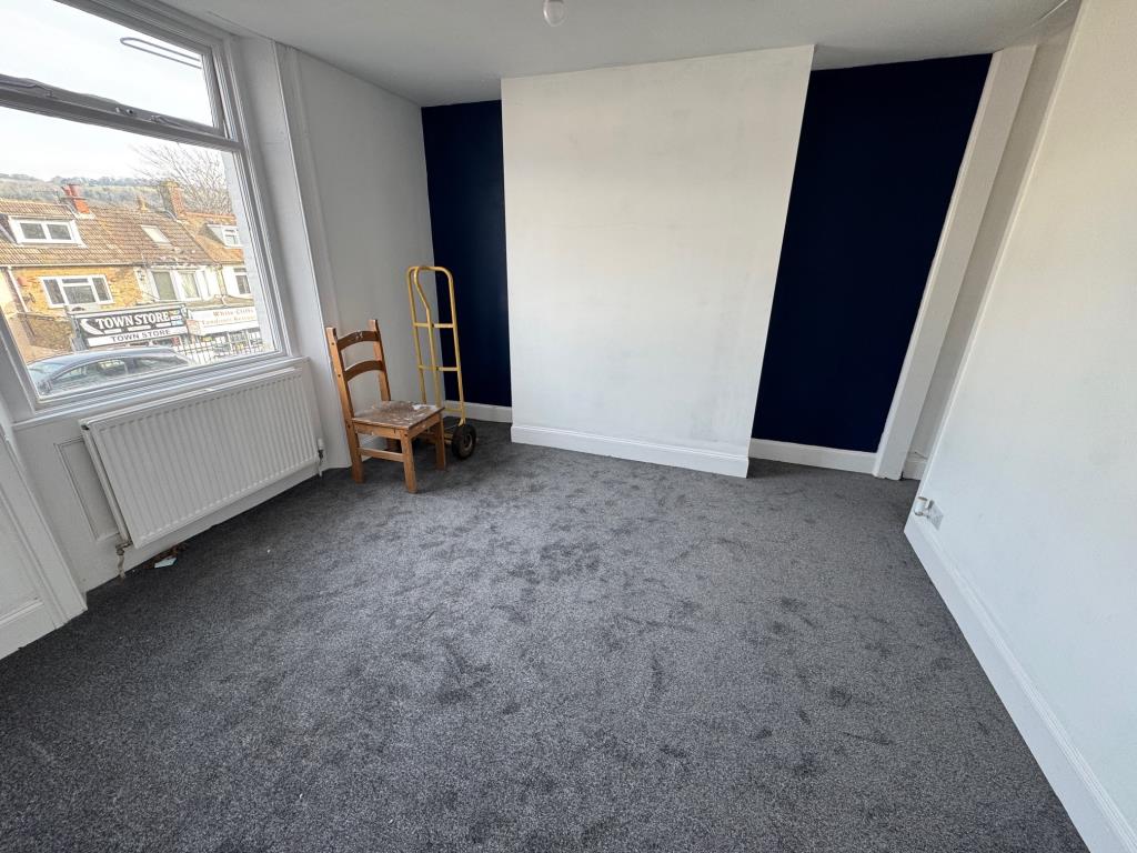 Lot: 91 - FOUR STOREY PROPERTY WITH POTENTIAL - First floor room